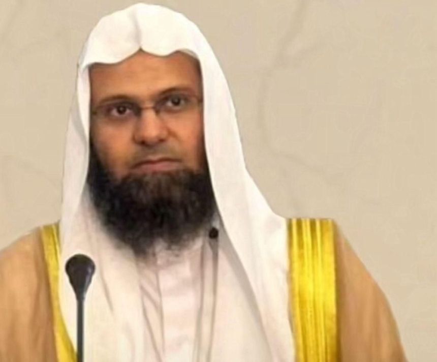"القرافي" يؤم المصلين لأول مرة فجراً و"البرهجي" عشاءً في المسجد النبوي