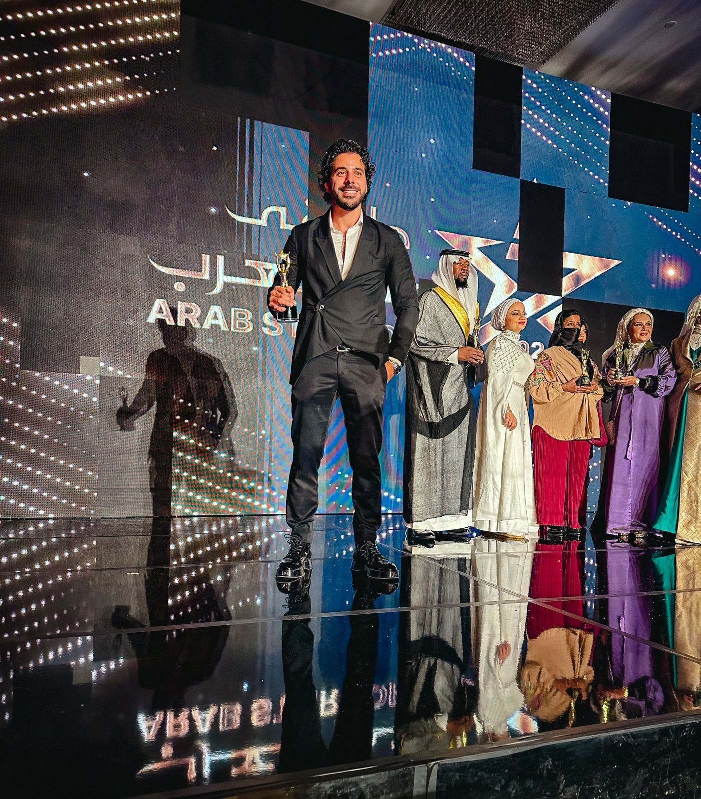 عمرو عاكف يحصد جائزة أفضل مونتير عام 2024 من مهرجان نجم العرب