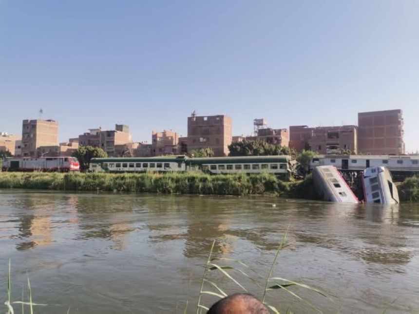 مصر.. وفاة شخصين بحادث قطاري المنيا وإحالة المتسببين في الحادث للنيابة 