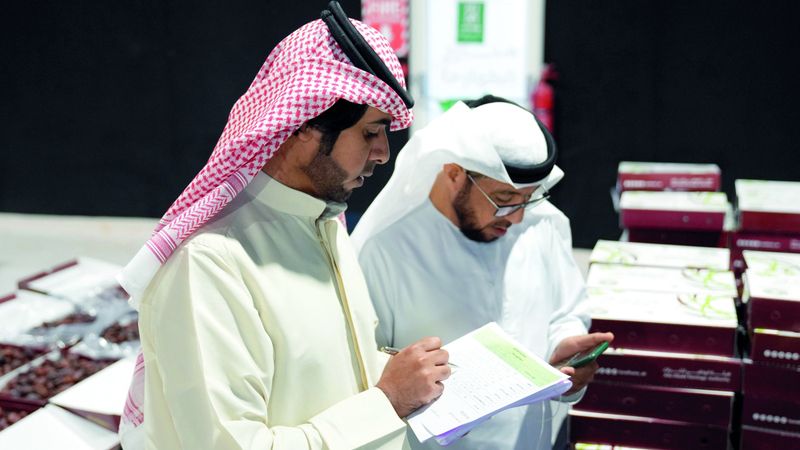 الامارات | «ليوا للتمور» يتوج أصحاب المراكز الأولى في «مزاينة بومعان»