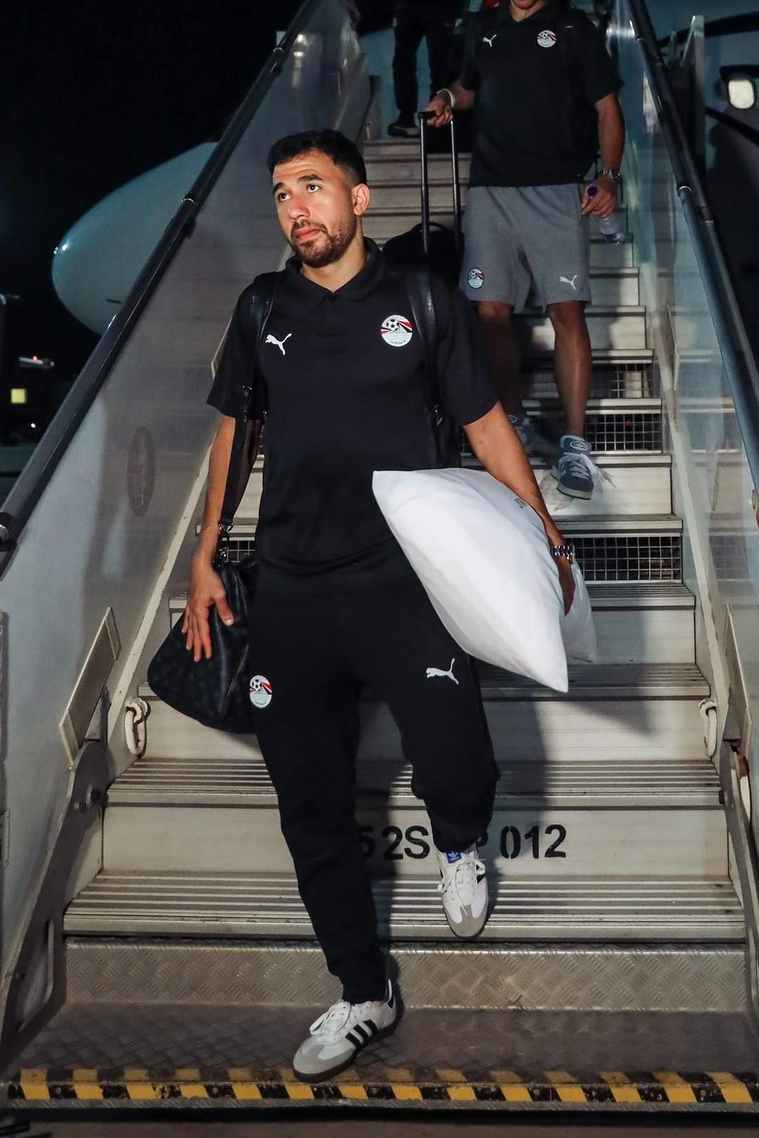 بعد رحلة ٨ ساعات ..منتخب مصر يصل موريتانيا لمواجهتها الثلاثاء المقبل