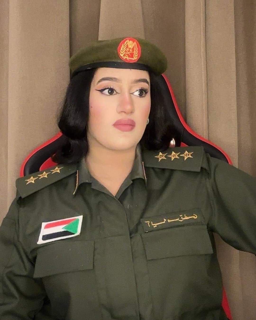شاهد بالصورة والفيديو.. المودل آية أفرو تفاجئ المتابعين وتظهر بالزي العسكري للجيش وتقدم به فواصل من الرقص المثير على أنغام أغنية الفنانة ميادة قمر الدين الجديدة