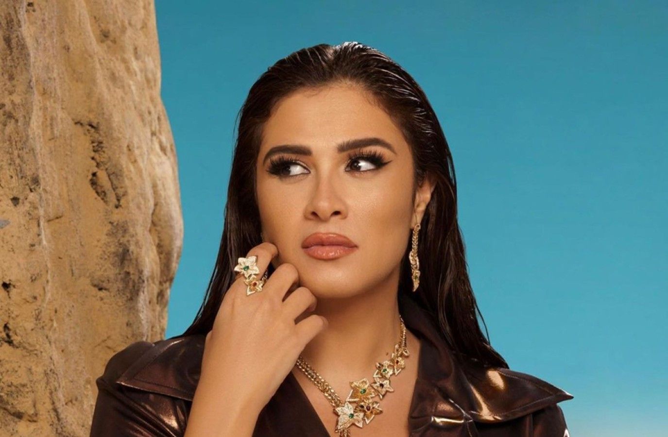 ياسمين عبد العزيز ترد على أنباء وجودها مع أحمد العوضي في أحد الكافيهات 