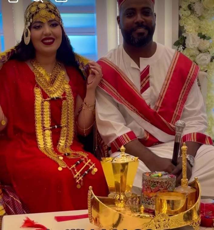 شاهد بالصور والفيديو.. على أنغام الفنانة هدى عربي..شاب سوداني يتزوج من حسناء تونسية والجنس اللطيف يتحسر: (الوطن العربي سرق مواردنا نحنا البعرسنا منو؟)