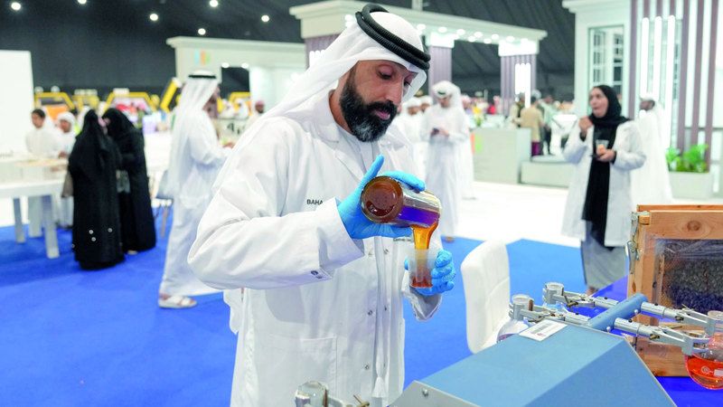 الامارات | 155 متسابقاً يتنافسون على جوائز العسل في «ليوا للتمور»