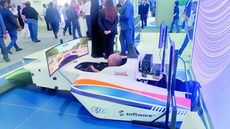 الامارات | سيارة ذكية لتجنب الحوادث و«أفاتار افتراضي» لأداء الخدمات بالمؤسسات الحكومية