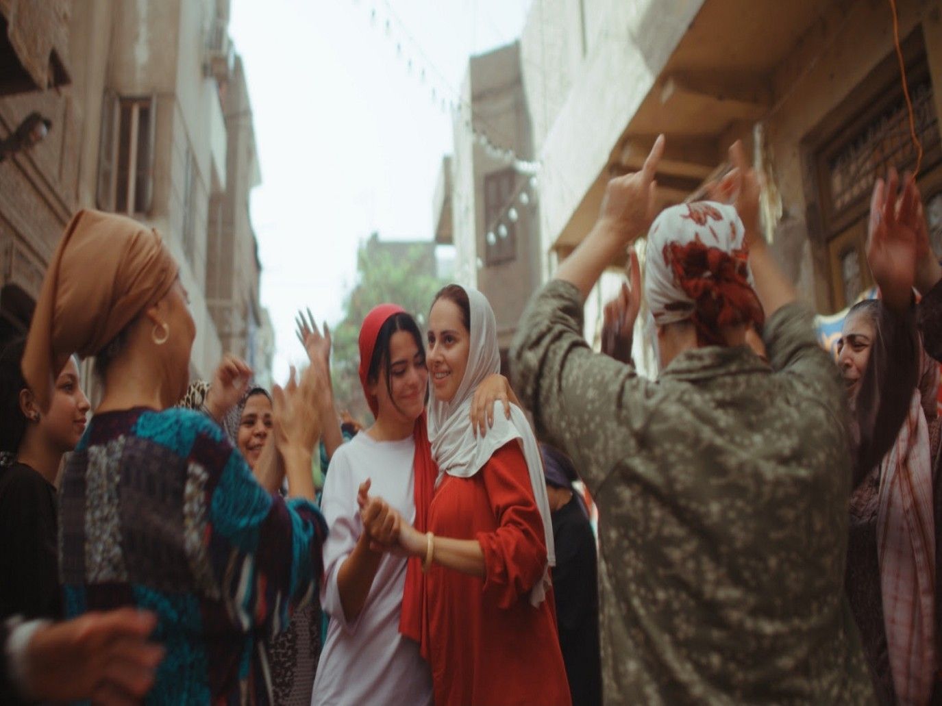 إطلاق الفستان الأبيض في صالات السينما بعد عرضه في الجونة