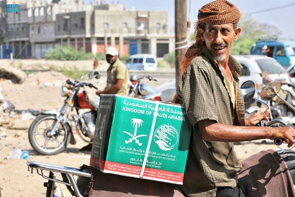 في 4 دول.. مركز الملك سلمان يوزع مساعدات ويدشن مشروع رعاية الأيتام 