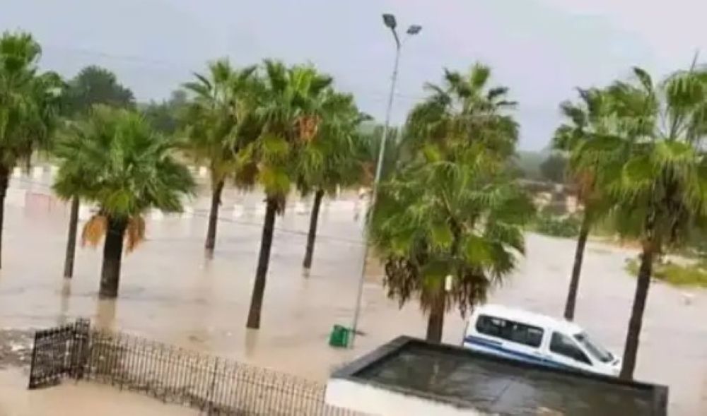 صور.. الفيضانات تجرف السيارات وتسبب أضرارًا مادية  في تونس