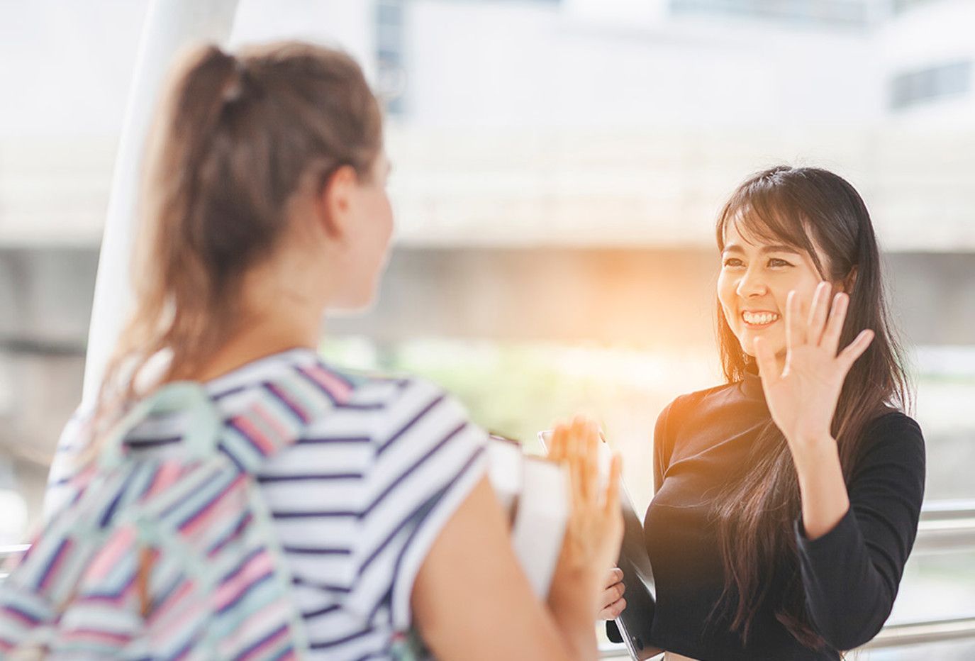 الامارات | موظفة سابقة ترفع دعوى ضد رب عملها لأنها لم تتلقى بطاقة وداع