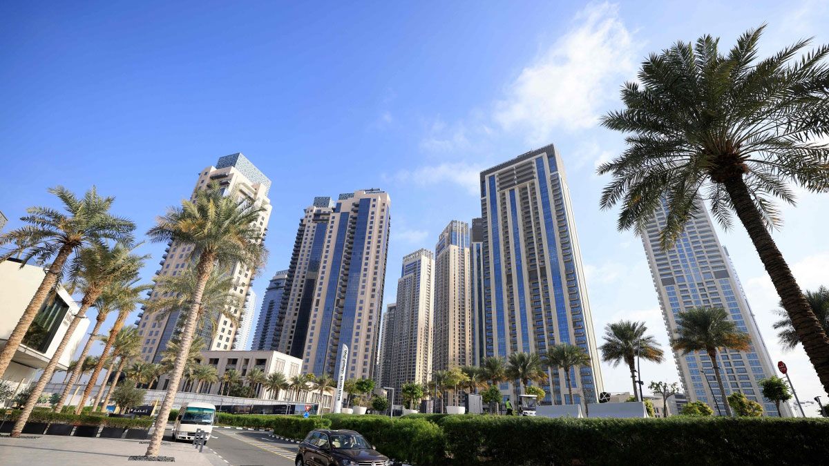 الامارات | سحب ركامية وأمطار.. و«الحرارة» تميل للارتفاع