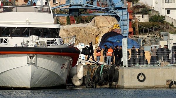 إعادة مهاجرين من ألبانيا إلى إيطاليا بعد حكم قضائي