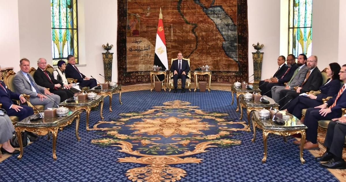 الرئيس المصري يطالب بوضع حد للحرب الدائرة في غزة ولبنان