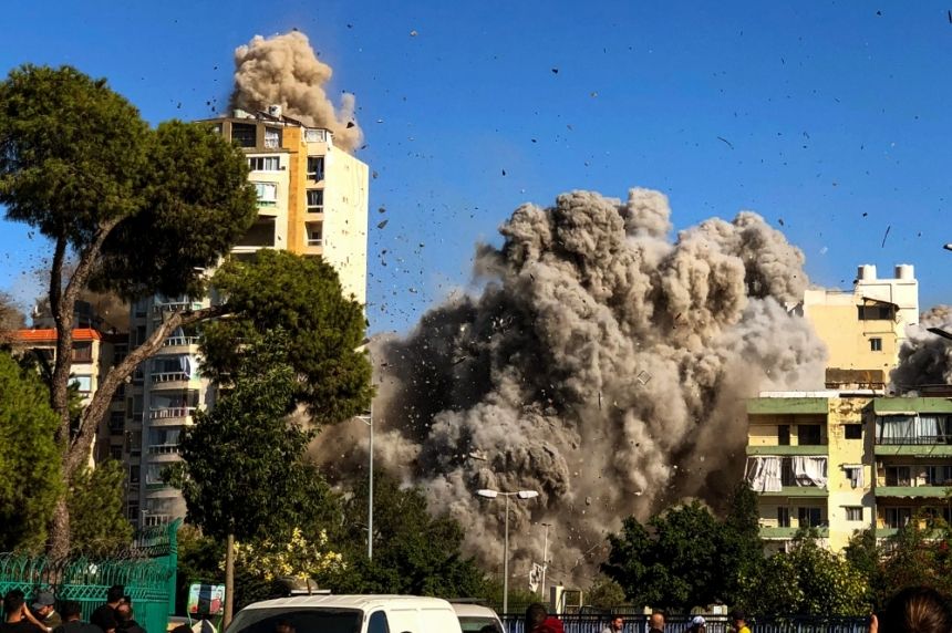 صور | في الجنوب والشرق.. غارات إسرائيلية على عدد من مناطق لبنان