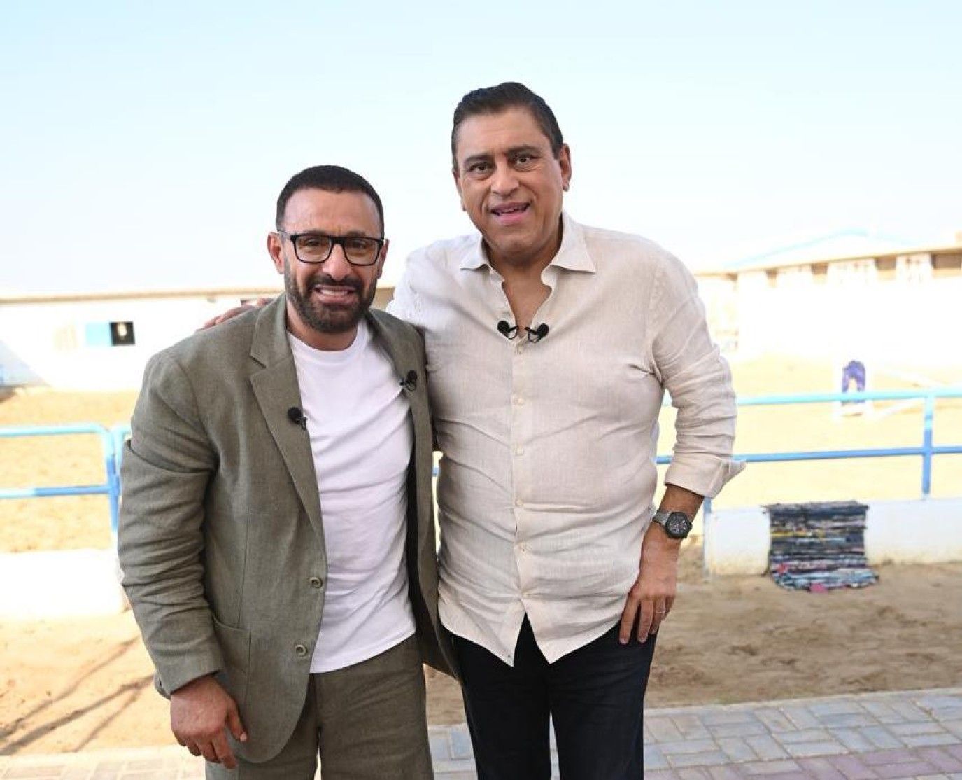 موضة وفروسية وتمثيل.. أحمد السقا يكشف عن مواهب أولاده الثلاثة لمعتز الدمرداش