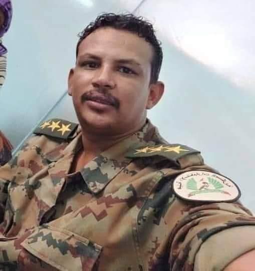 بالصورة.. الكشف عن معلومات هامة بخصوص فرد الدعم السريع الذي قام بشد شيخ كبير بالجزيرة من لحيته: (اسمه شارون وكان مسجون بسبب انتحاله شخصية ضابط بالقوات المسلحة)