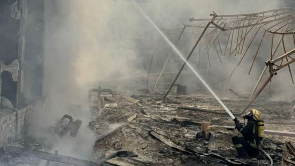 إخماد حريق في مبنى غير مأهول بالرياض