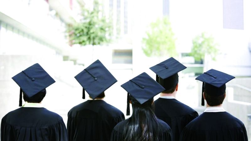 الامارات | نسخة محدّثة لنظام قبول المواطنين في مؤسسات التعليم العالي