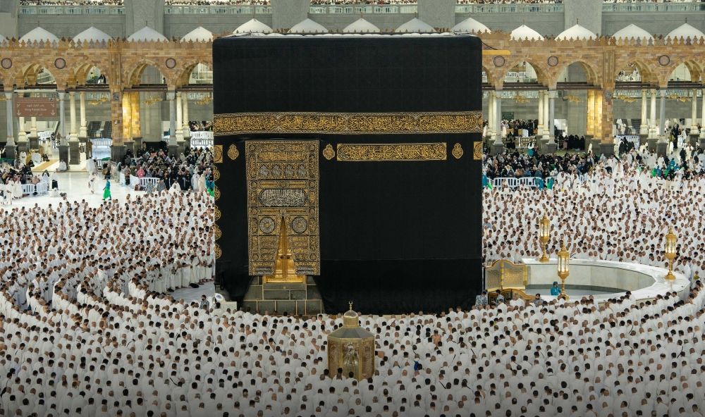 "الحج والعمرة" تعزز الحلاقة الصحية حول الحرم المكي لضمان سلامة المعتمرين