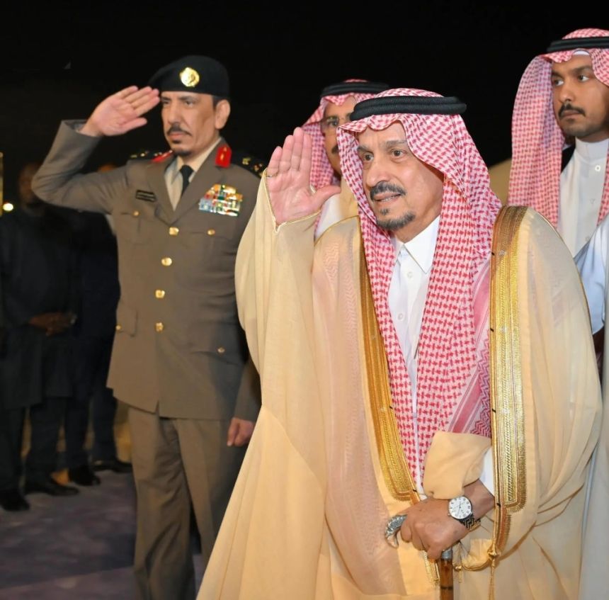 الرئيس السنغالي يصل الرياض وأمير المنطقة في مقدمة مستقبليه