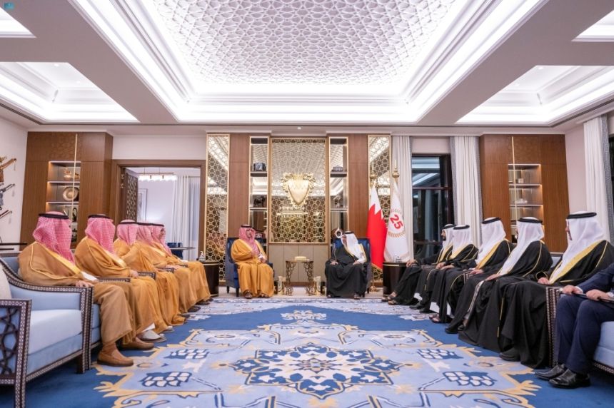 وزير الداخلية يستعرض مبادرات التنسيق الأمني مع ولي العهد البحريني