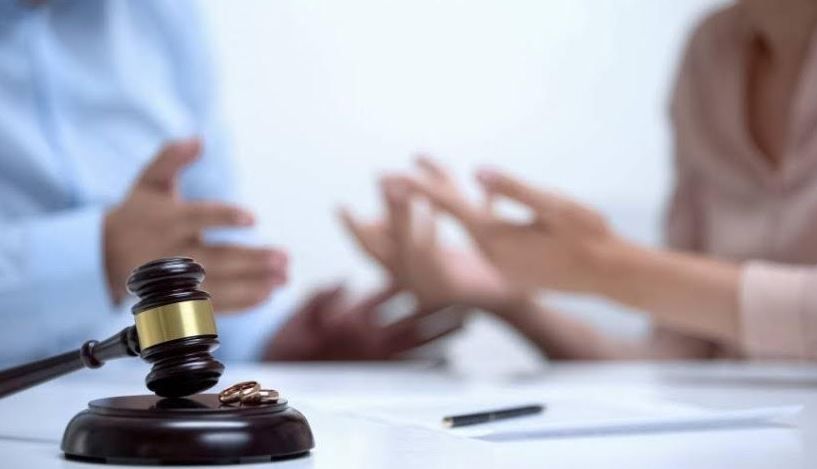 الامارات | ما هو الإجراء في حال امتناع المطلق عن دفع النفقة ؟