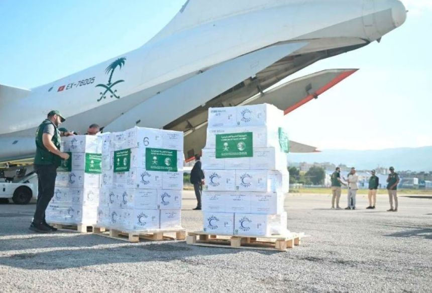 وصول الطائرة الإغاثية السعودية الـ 16  إلى لبنان حاملة مواد غذائية وطبية