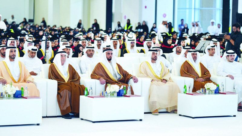 الامارات | سيف بن زايد يشهد حفل تخريج الدفعة الـ 43 من طلبة جامعة الإمارات