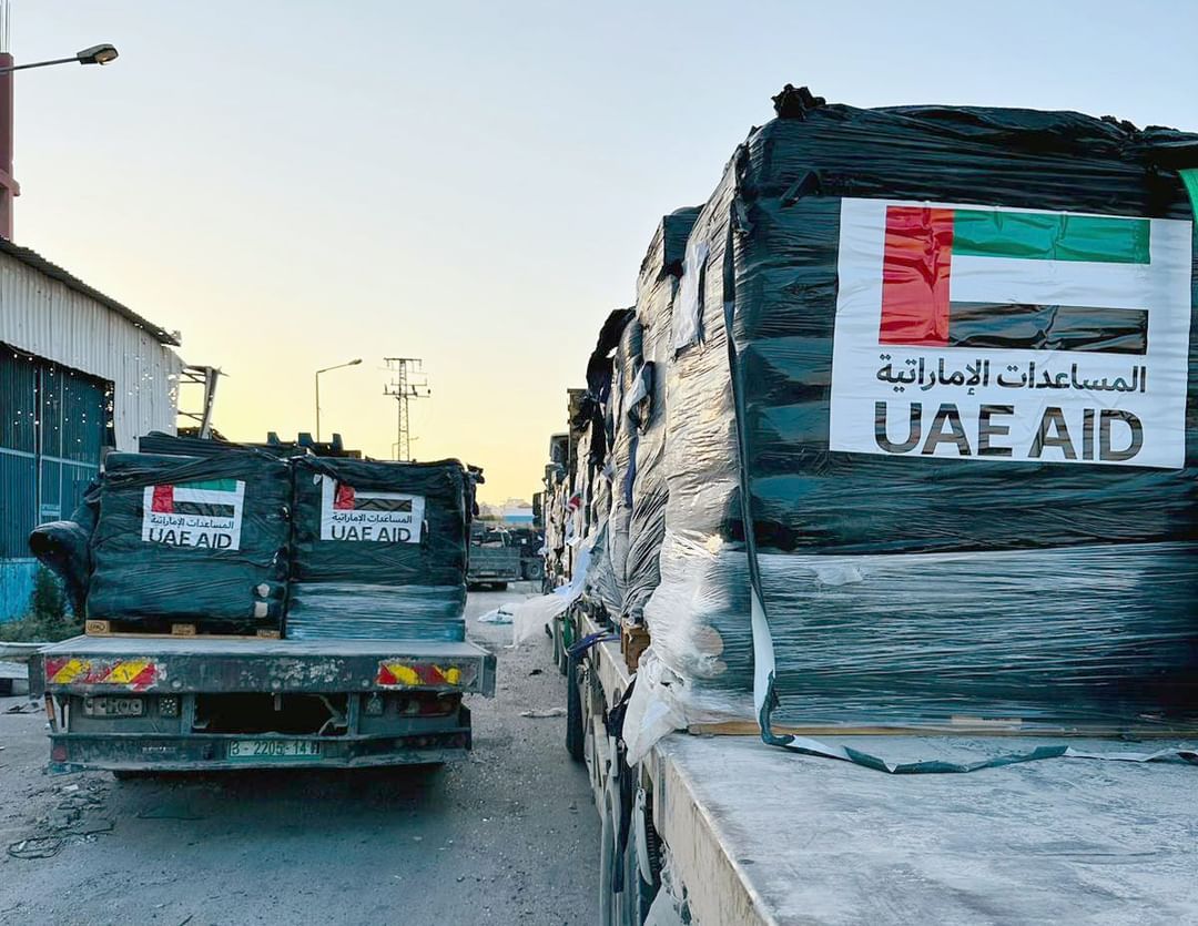 الامارات | 12 شاحنة تحمل مساعدات إماراتية جديدة تعبر إلى غزة
