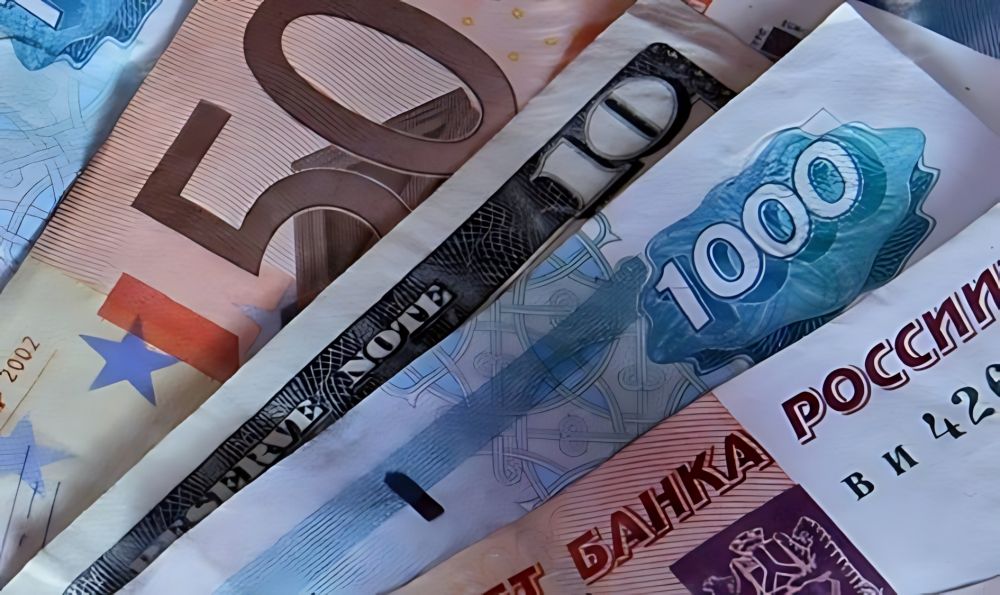"المركزي الروسي" يرفع سعر صرف العملات الرئيسية مقابل الروبل