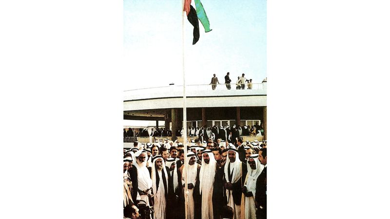 الامارات | «عَلم الإمارات».. من مصممه إلى رافعه في الفضاء