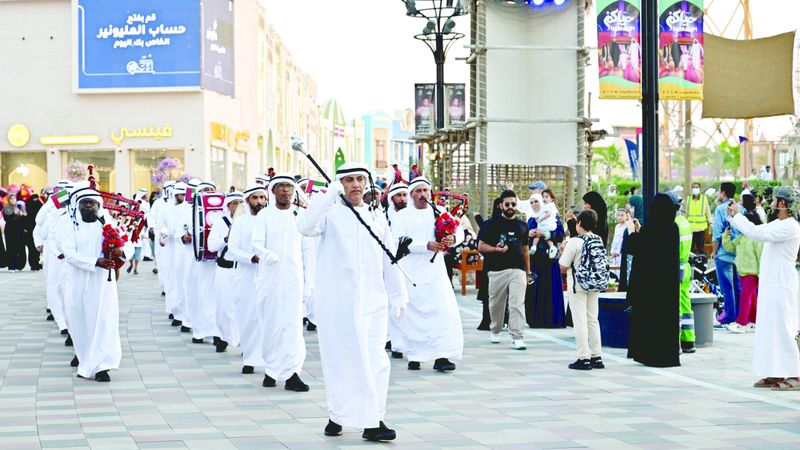 الامارات | مهرجان الشيخ زايد يستقبل زواره.. «حياكم» بالموسيقى والألعاب النارية
