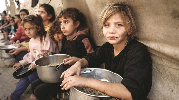 المتحدثة باسم «الأونروا» بغزة لـ«الاتحاد»: الوضع «كارثي» والعائلات محاصرة دون مياه أو غذاء