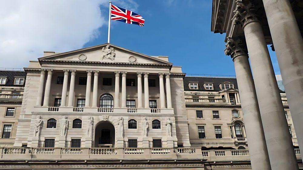 بنك إنجلترا يوضح تأثير اضطرابات الاقتصاد العالمي على سعر الفائدة