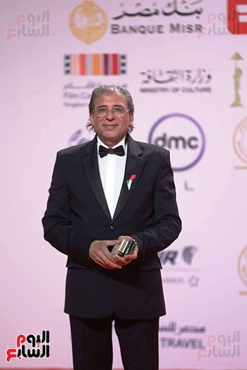 ليلى علوى وسوسن بدر وصفية العمرى على السجادة الحمراء للقاهرة السينمائى