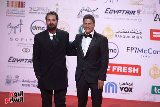طه دسوقى بالشال الفلسطينى فى افتتاح مهرجان القاهرة السينمائى