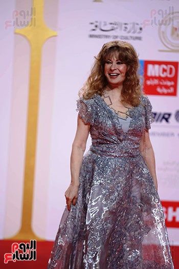 طه دسوقى بالشال الفلسطينى فى افتتاح مهرجان القاهرة السينمائى