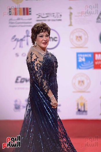 ليلى علوى وسوسن بدر وصفية العمرى على السجادة الحمراء للقاهرة السينمائى