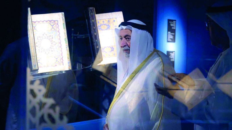الامارات | حاكم الشارقة يفتتح معرض مخطوطات قرآنية