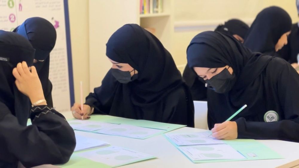 33 موهوبة "بتعليم مكة" يشاركن في رحلة علمية بجامعة أم القرى