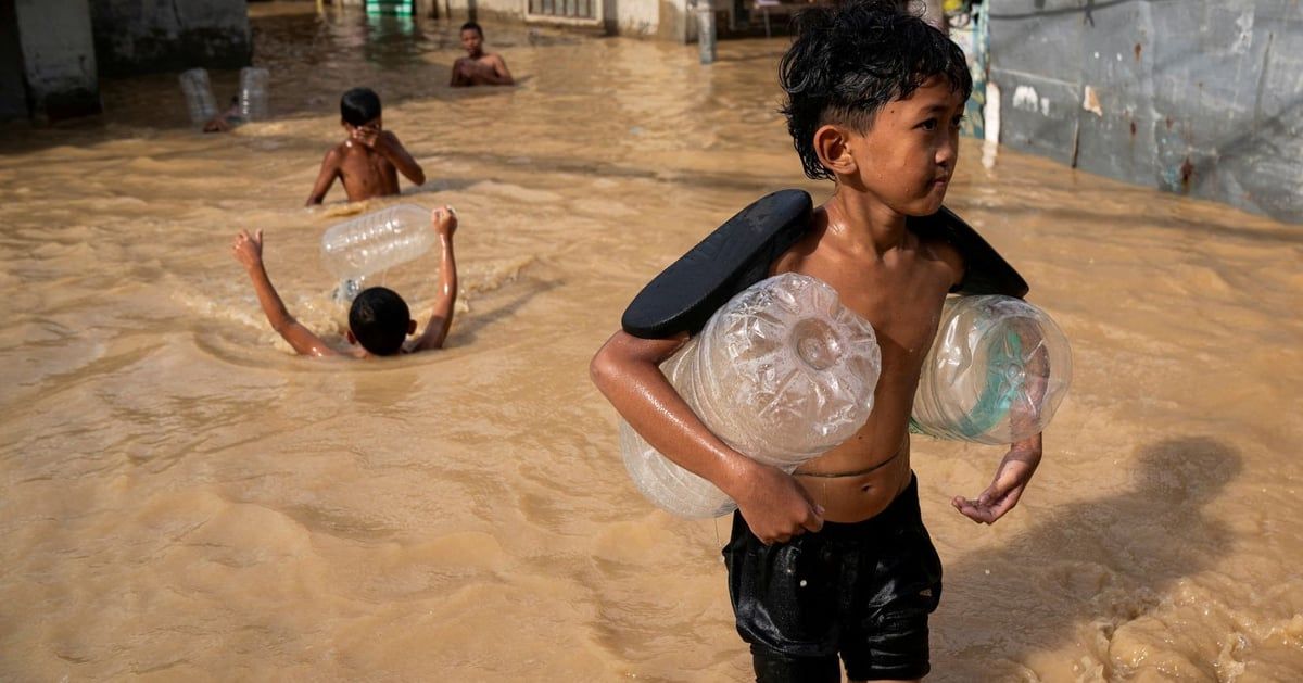 الأسبوع في 10 صور: بركان يثير الهلع في أيسلندا.. ومجاعة مميتة في غزة