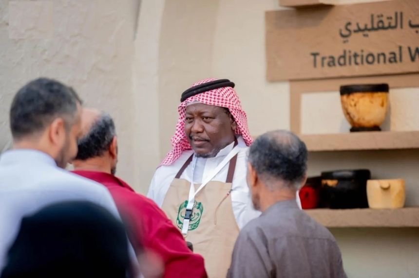3 أيام من التجارب الفريدة..  3380 زائرًا لفعالية "باص الحرفي" في جازان