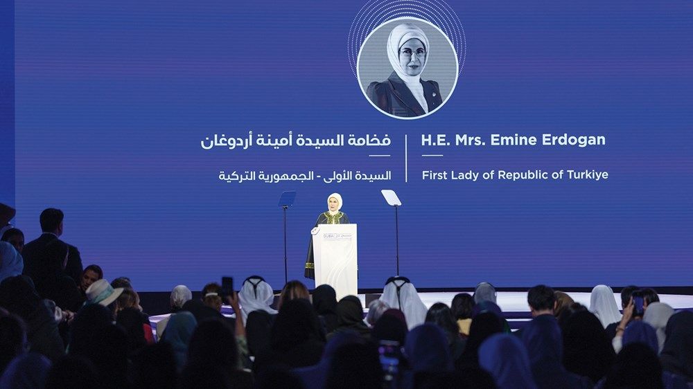 محمد بن راشد: تمكين المرأة وتحفيز مشاركتها في مسيرة التنمية