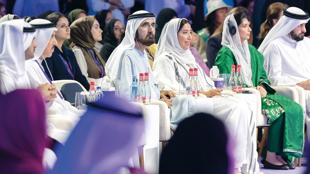 محمد بن راشد: تمكين المرأة وتحفيز مشاركتها في مسيرة التنمية