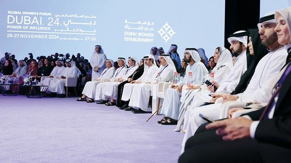 محمد بن راشد: تمكين المرأة وتحفيز مشاركتها في مسيرة التنمية