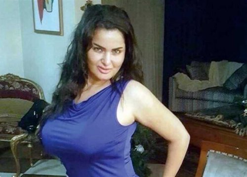 سما المصري تتجاوز المحظور وتطل بحمالة صدر دون أي قطعة ملابس تسترها .. ومتابع سعودي يفجّر الردود