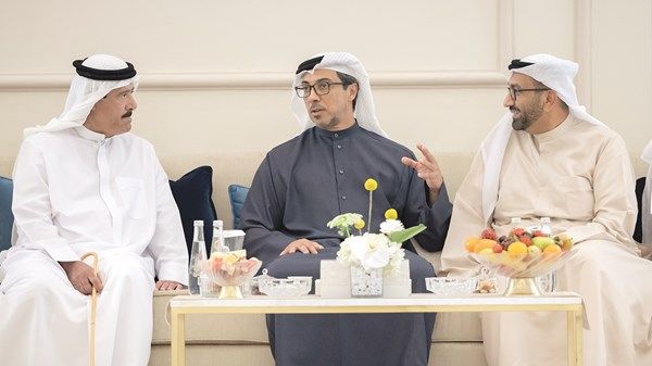 منصور بن زايد: تعاون مثمر بين المؤسسات الحكومية والقطاع الخاص