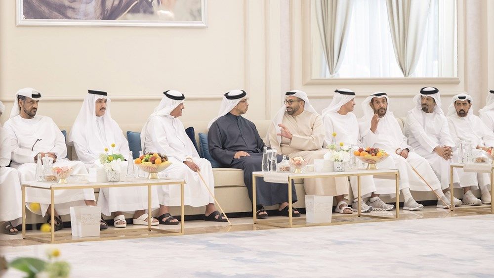منصور بن زايد: تعاون مثمر بين المؤسسات الحكومية والقطاع الخاص