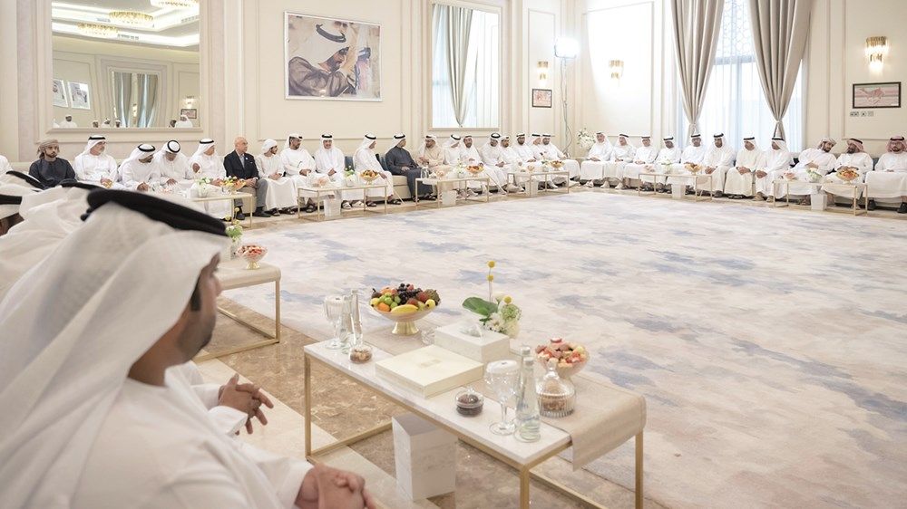 منصور بن زايد: تعاون مثمر بين المؤسسات الحكومية والقطاع الخاص