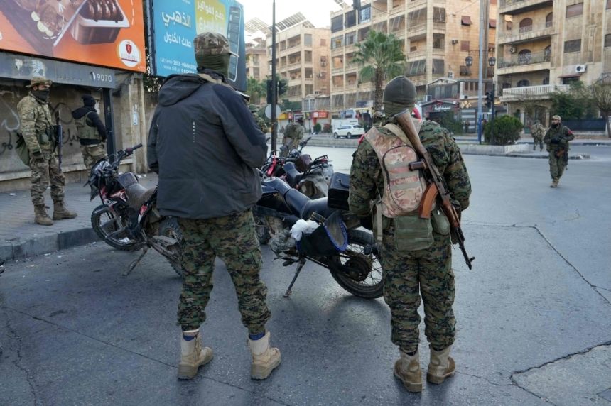 صور| فصائل مسلحة تسيطر على غالبية مدينة حلب في شمال سوريا